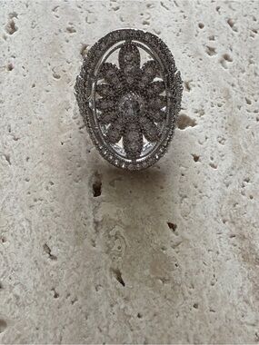 Elegant Oval Floral Statement Ring